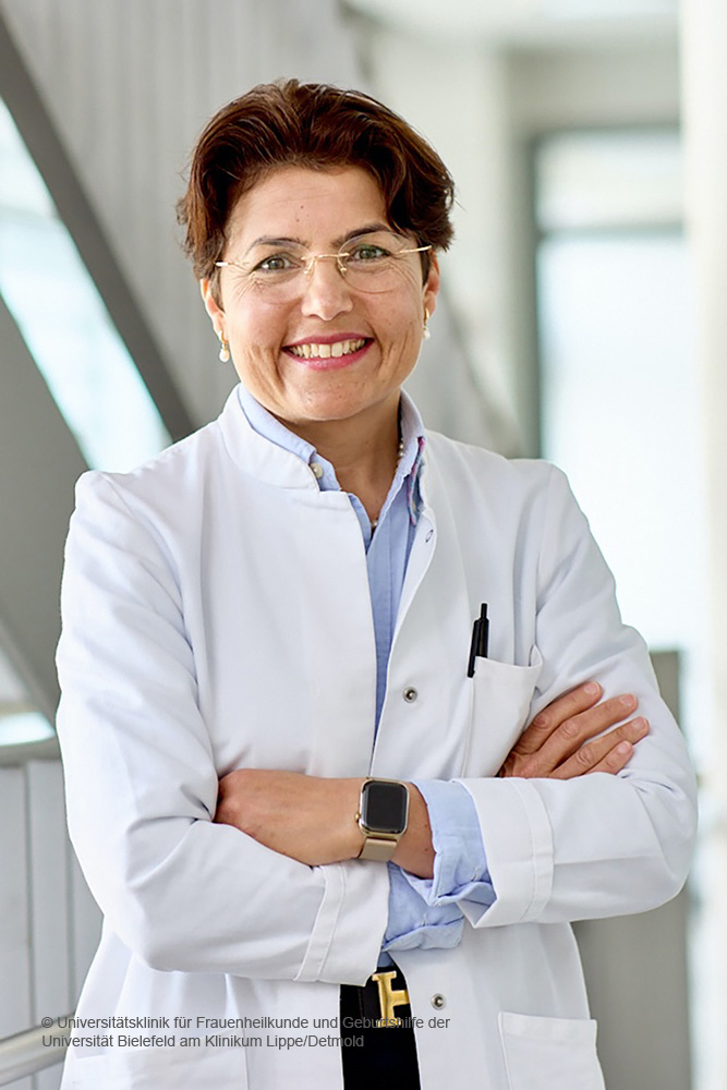 Porträt von Prof. Dr. Beyhan Ataseven in der Klinik.