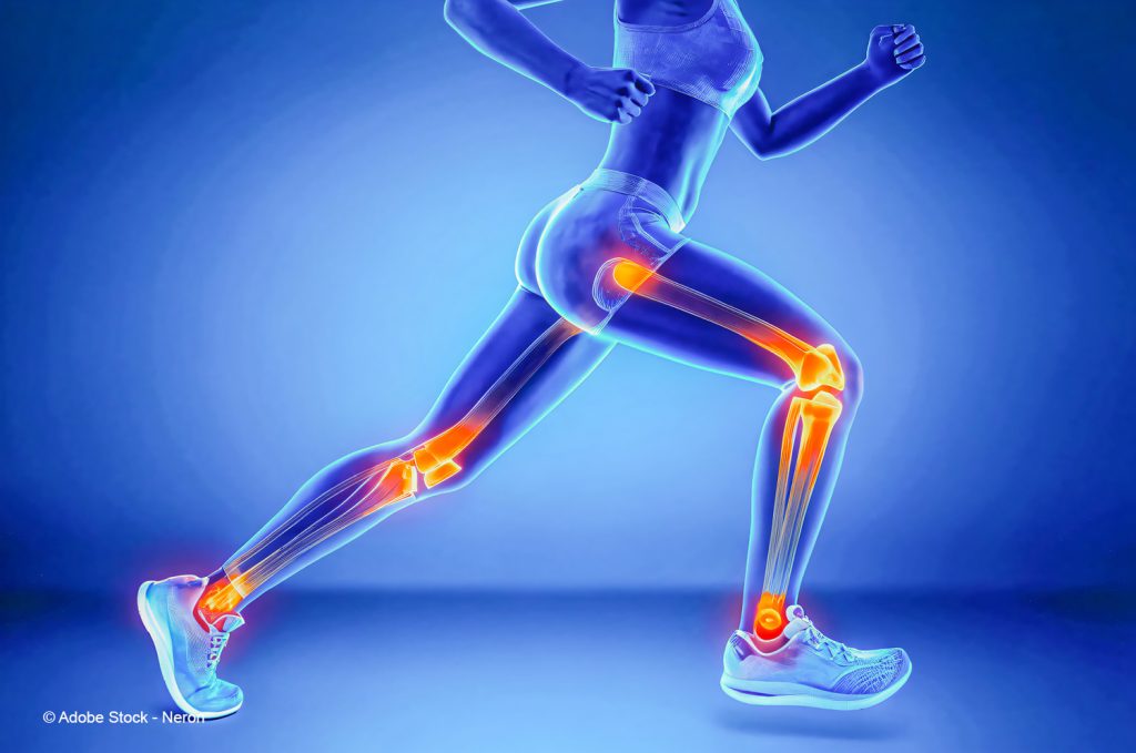 Sportlerin mit markierten Risikobereichen an Knie, Sprunggelenk, Muskulatur und Becken während der Menstruation